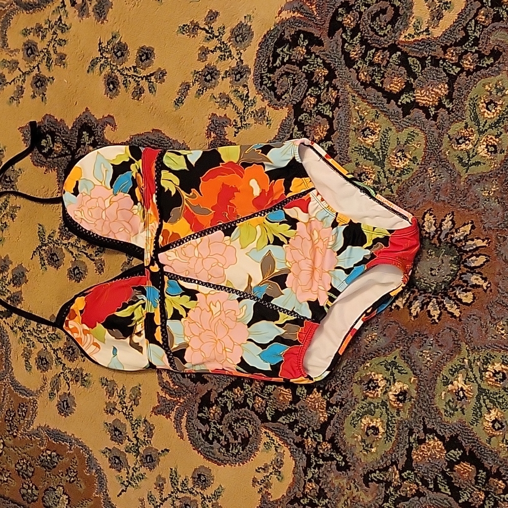 NWOT Floral swimsuit